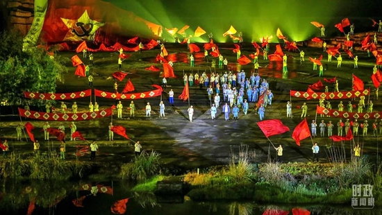△江西吉安，大型实景演出《井冈山》在红军剧场上演。（图/视觉中国）