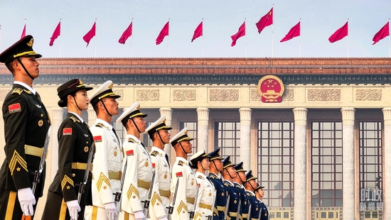 △三军仪仗兵英姿挺拔。(总台央视记者张洛嘉拍摄)