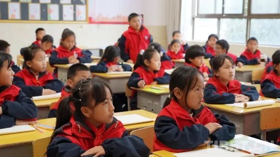 圖為林芝市墨脫縣完全小學課堂 攝影:王茜
