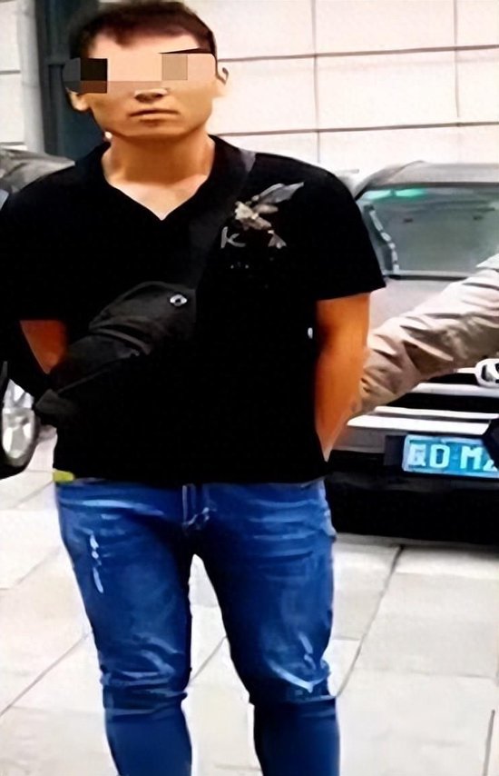 http://n.sinaimg.cn/news/crawl/604/w550h854/20240404/b01c-21da5da36e3645a106b70ace90b4a857.jpg