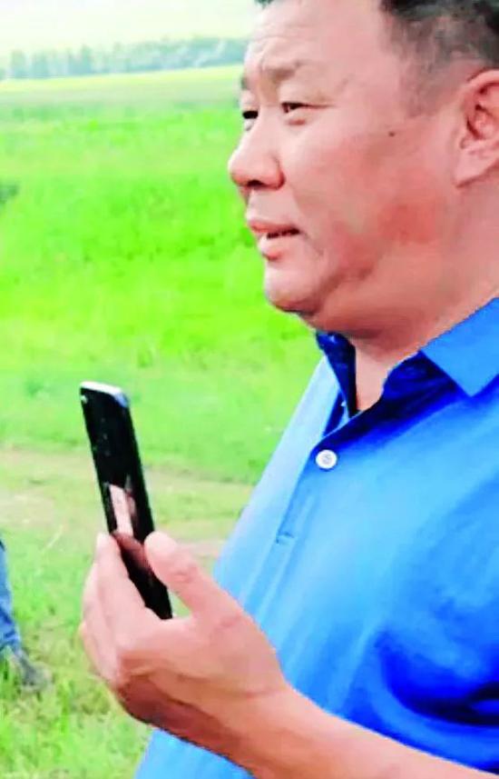 (视频截图)直播中的刘建军
