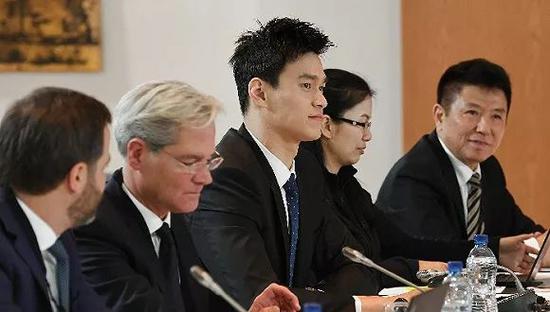孙杨及其律师团队出席听证会。图片来源:视觉中国