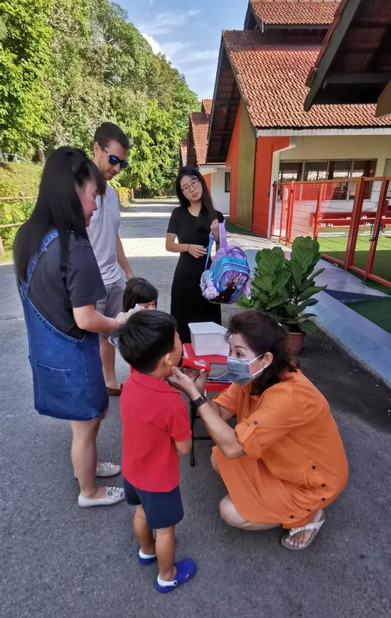 �¼��µ��׶�԰�ʹ���Сѧ��Ȼû��ͣ�Σ��׶�԰Ҫ�Ȳ������¡��鿴��û�к����۲���С������԰���ҳ���һ�ɲ�׼���롣