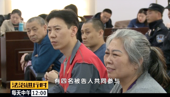北京朝阳58岁“女村霸” 欺行霸市14年 获刑15年