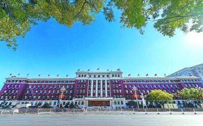 东长安街6号楼已静静矗立了66个年头,经过四个多月外观整体改造升级,如今焕新亮相。本报记者 潘之望摄