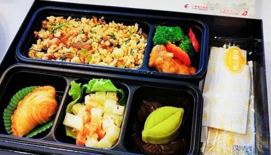 东航试点推出热食 本文图片均来自各航司微信民众号