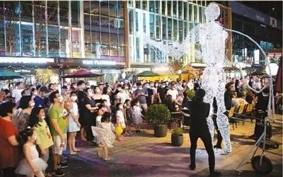 北京望京的一处商业街(图源:新华社)