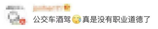 新龍娱乐登入,女童被困墙缝 消防队员砸墙救人还脱衣服盖其身上