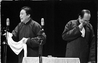 2004年12月常宝华和师胜杰同台表演 摄影/本报记者 崔峻