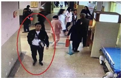 黑衣男非正规时间取药 遭拒后暴击医生头部十