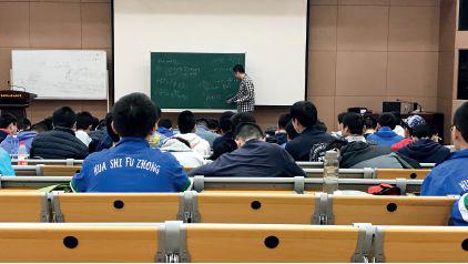 3月7日,在華南師大附中上課的IMO中國國家集訓隊。攝影/本刊記者 杜瑋