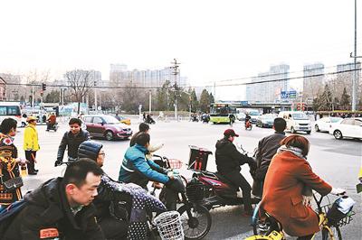 大山子路口因交通混乱,启动改造