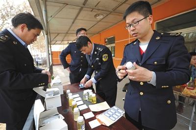 北京通州将取缔泔水猪场 多家餐馆被立案调查