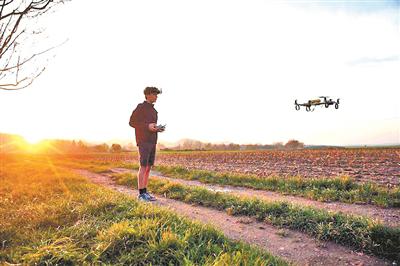 商用无人机工程师和操作员