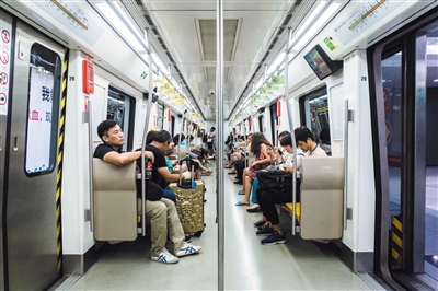 北京地铁6号线涂"光触媒"除味儿 细菌数减少80%