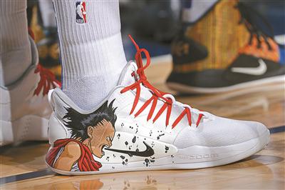 小伙倒球鞋月入10万 倒球鞋赚取差价该不该受监管