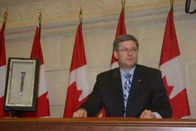 △2006年，加拿大总理哈珀就“人头税”政策向华人道歉。