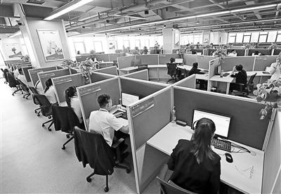 起底互联网公司客服：多为外包 权限仅接电话提交