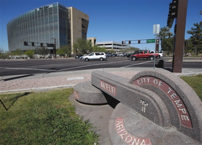 当地时间3月18日，美国亚利桑那州坦佩市，一辆优步自动驾驶汽车发生交通事故造成一名女性死亡。图/视觉中国