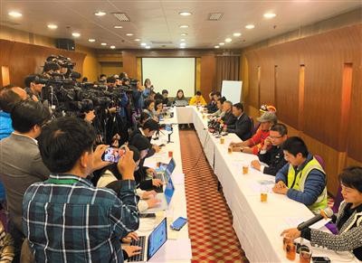12月2日,广州地铁集团建设总部总经理孙成伟在通气会上称,仍有一名被困者身份不明。新京报记者 蒋鹏峰 摄