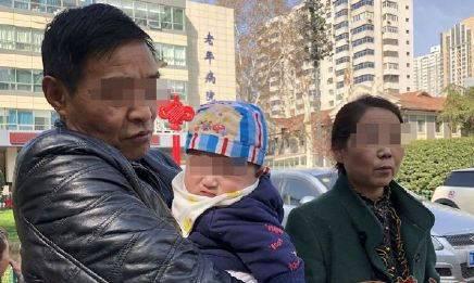 ▲女婿拿走女儿救命钱消失,老段夫妻俩很是生气和无奈。图片来源:华商报