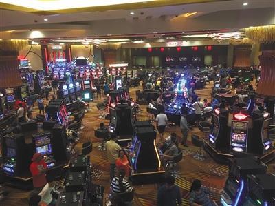 马尼拉著名赌场“City of Dreams(梦之城)”里,有众多的华人面孔参赌。新京报记者 李明 摄