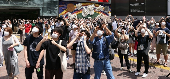 日本特技飞行队“蓝色冲击波”飞跃东京