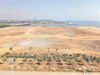 图为违法建筑拆除后,地基已全部拆除并回填平整完毕。(资料图片)