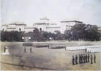 ▲日军在武汉大学操场校阅军队