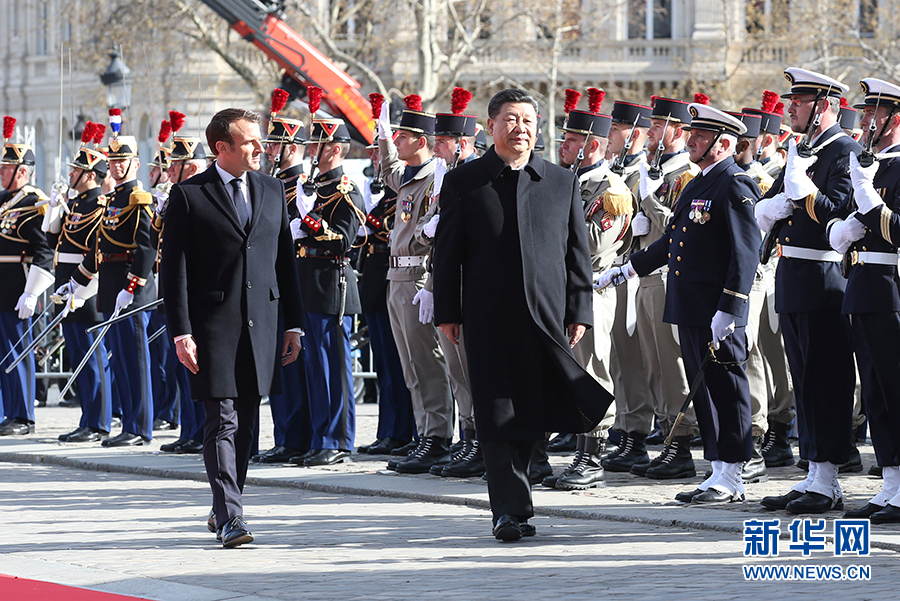 3月25日,国家主席习近平在巴黎爱丽舍宫同法国总统马克龙会谈。会谈前,马克龙在凯旋门为习近平举行隆重、盛大的欢迎仪式。 新华社记者 姚大伟 摄