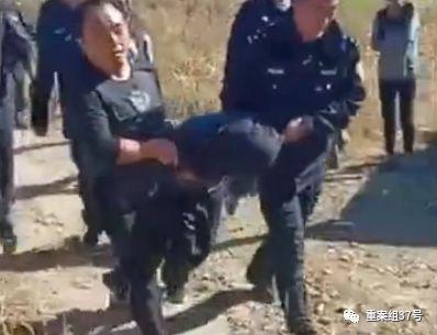 ▲今日,在河北平泉台头山镇,凌源第三监狱脱逃罪犯之一被捕。 受访者供图