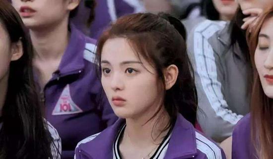 《创造101》中的杨超越爱哭,坦言“我害怕”,却赢得了很多观众的喜爱。