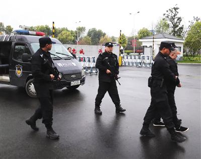 3月26日，“杨梅命案”嫌疑人被押回仙居县。仙居县公安局供图