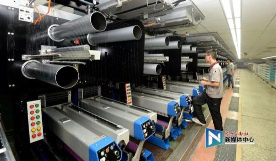 福建恒申集团是目前全球最大、产业链配置最先进的锦纶聚合、纺丝以及氨纶生产企业。叶义斌/摄