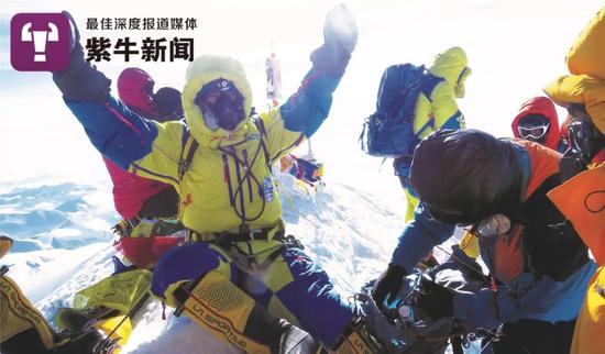 2017年5月21日上午8:15,张建国成功登顶珠峰