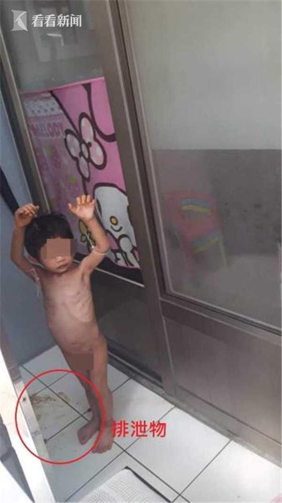 3岁男童遭父亲虐待绑阳台