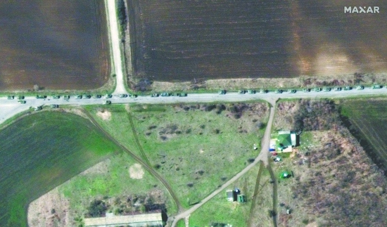  基辅附近漫长俄军车队的卫星照片