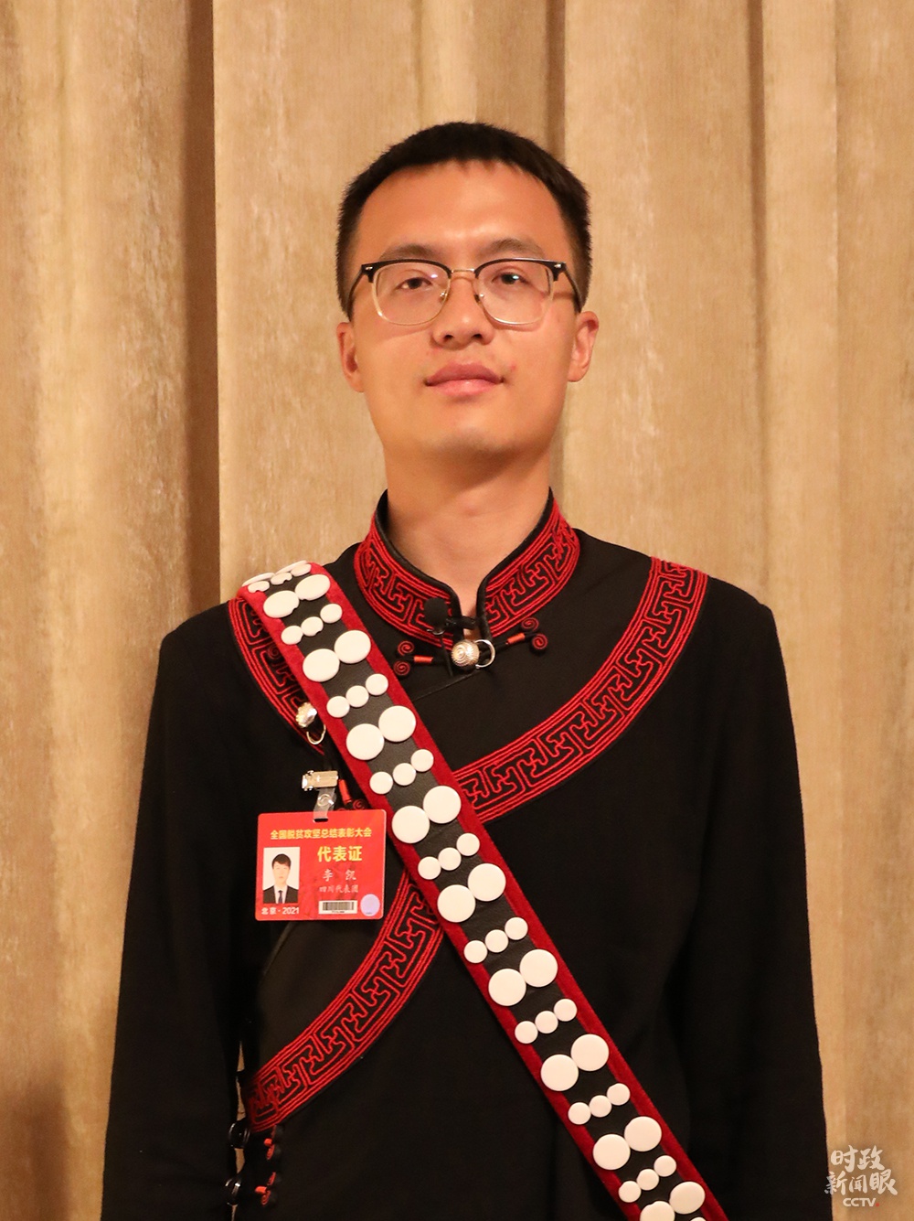 △大凉山三河村第一书记李凯是一名90后,毕业于西南石油大学。(总台央视记者王鹏飞拍摄)