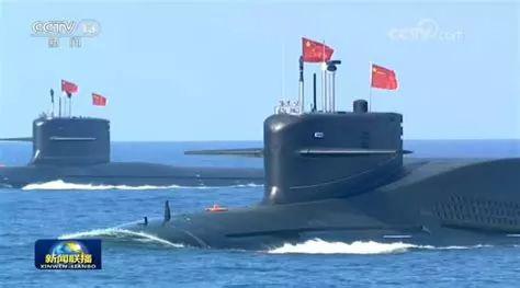 ▲南海受阅时的“新型战略核潜艇”