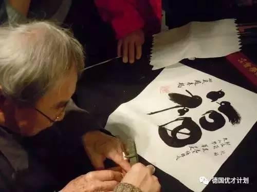 朋友们知道后都笑话他异想天开