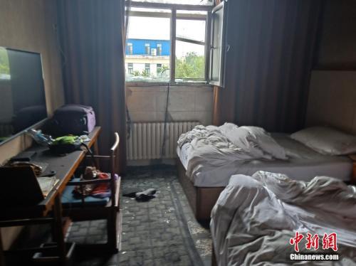 资料图：黑龙江省哈尔滨市北龙温泉休闲酒店火灾。客房一片狼藉。 解培华 摄