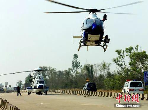 資料圖:廣東直升機出動“清剿”製毒村。容礎文 攝