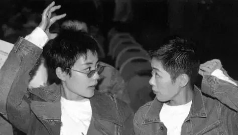 王菲和關淑怡寸頭造型