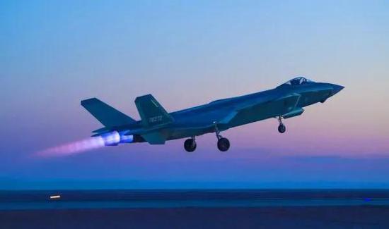 港媒:歼20跻身世界最先进喷气式战机 可媲美F-22