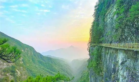 ▲明月山青云栈道蔚为壮观(景区供图)