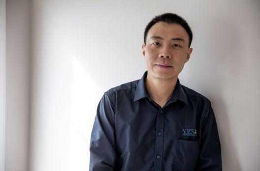 美国《彭博商业周刊》记录了一位华人科学家赵鑫的故事,图片来自Bloomberg