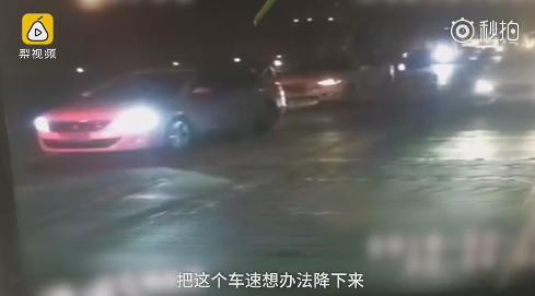 奔驰车巡航失灵时速120狂奔1小时 车主这样停住车