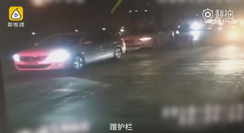 奔驰车巡航失灵时速120狂奔1小时 车主这样停住车