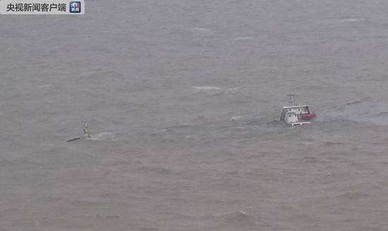 大浦江倾覆货船。 本文图片均来自 央视网