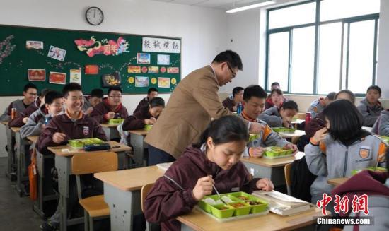 金龙线上娱乐平台网站|宝宝腹痛一周查不出原因,打开水杯后,才发现是霉菌的问题